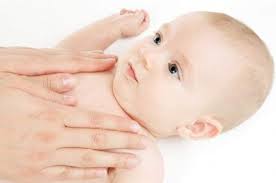 masaje infantil bebe pecho